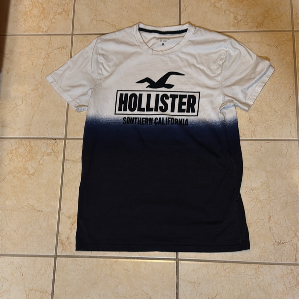 Men’s Hollister Dip Dye size Medium Graphic Tee
